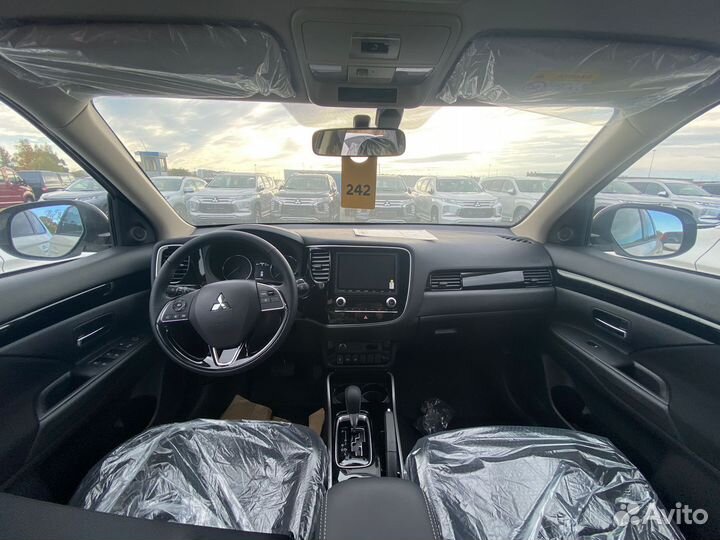 Mitsubishi Outlander 2.0 CVT, 2022