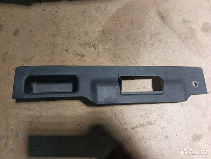 Накладка замка багажника Opel Astra H купе