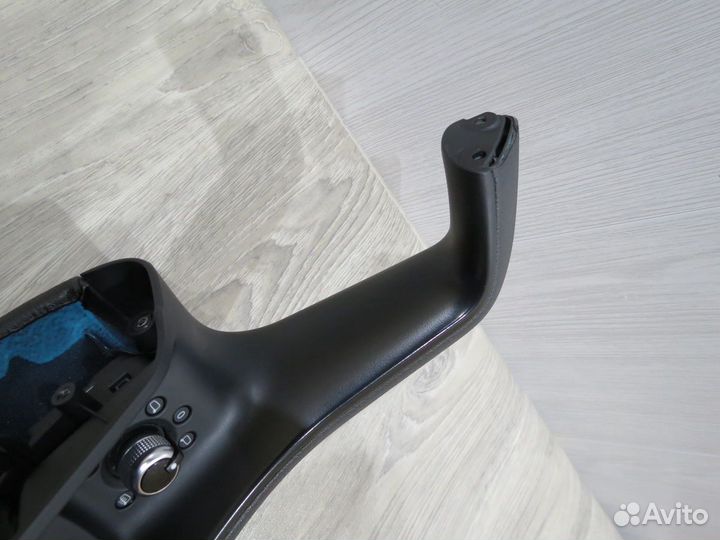 Подлокотник передний левый в сборе Audi Q7 4M