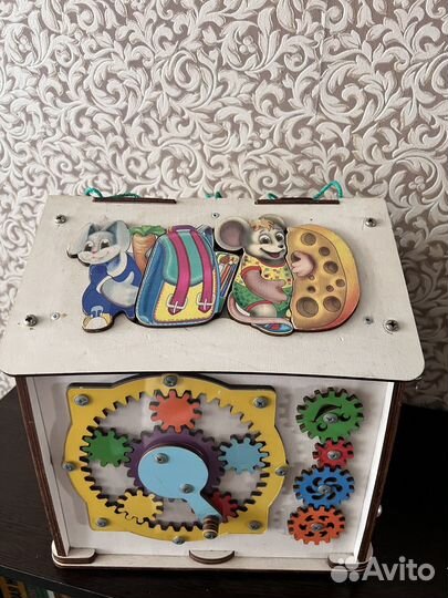 Бизиборд домик