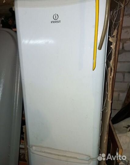 Холодильник indesit