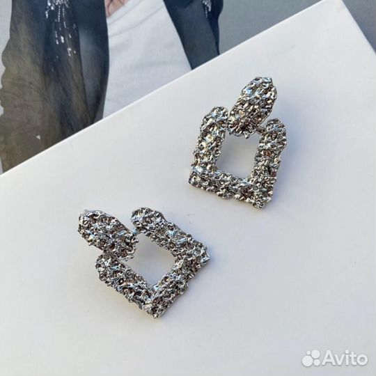 Серьги массивные для вечернего образа