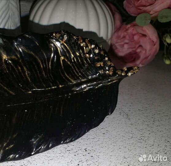 Тарелка - перо из эпоксидной смолы