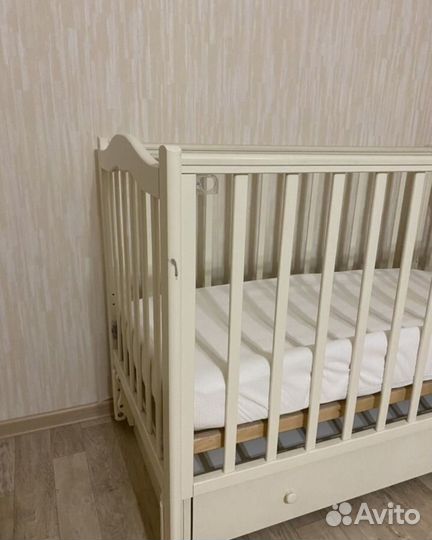 Кровать с маятником