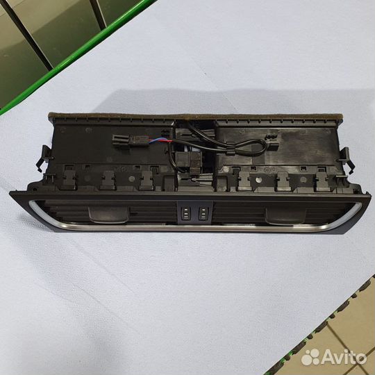 Дефлектор воздуха центральный Audi 8T1820951C