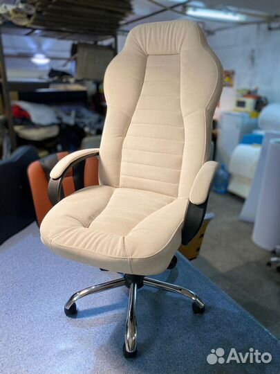 Офисное кресло