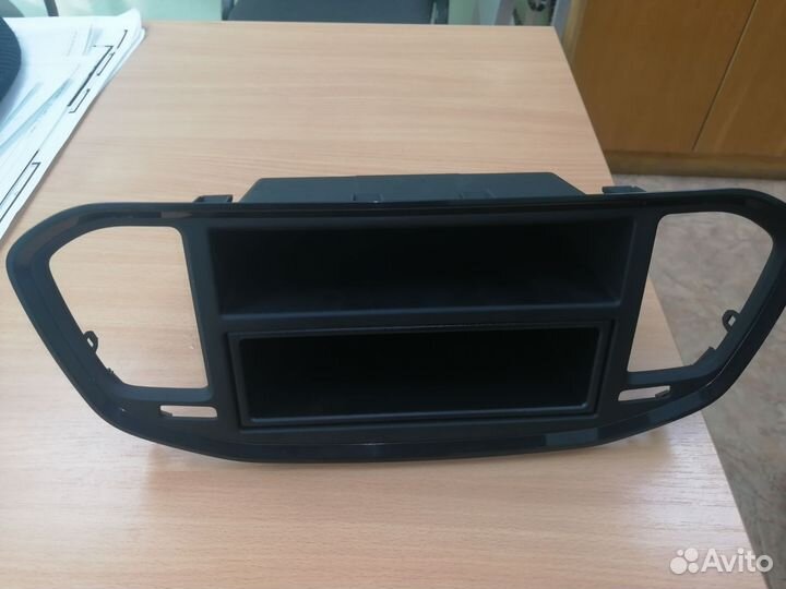 LADA vesta коробка для мелких вещей в сборе