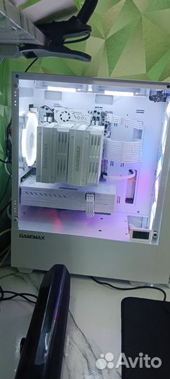 Мощный игровой компьютер белый