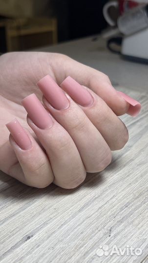 Маникюр и педикюр с покрытием гель-лак