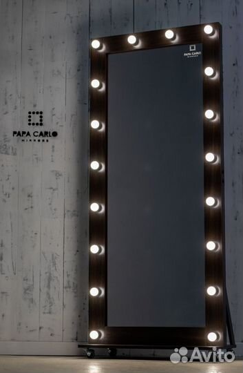 Гримерное зеркало с лампочками