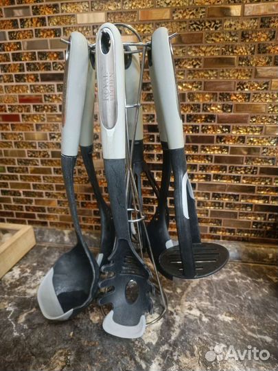 Набор кухонных принадлежностей на подставке