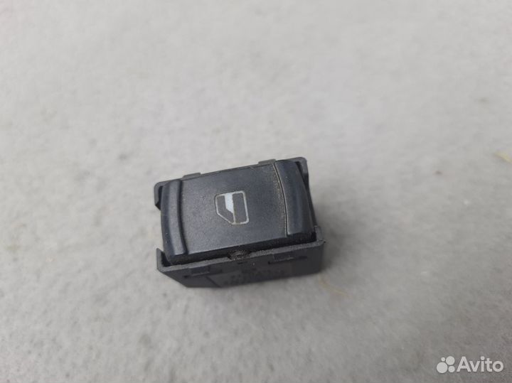Кнопка стеклоподъемника Volkswagen Golf 4