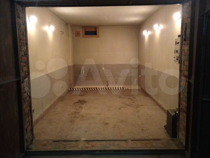 Гараж, > 30 м²