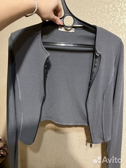 Укороченный лонгслив на молнии серый