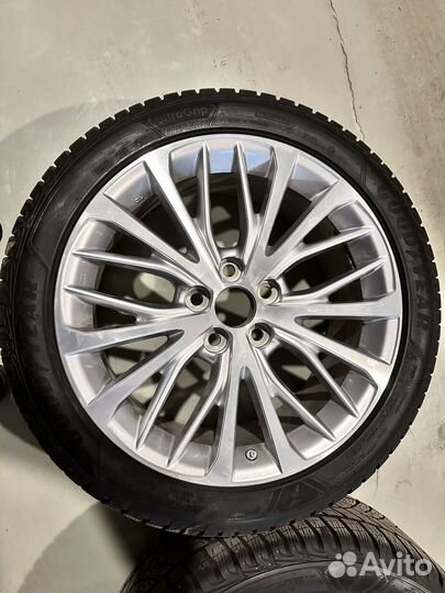 Шины диски и колеса R18 на Camry 70 (Оригинал)