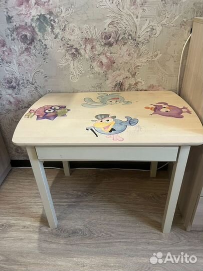 Детский столик и стулья