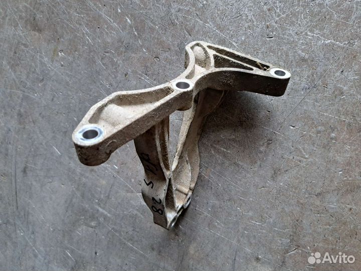 Кронштейн кондиционера Cadillac bls