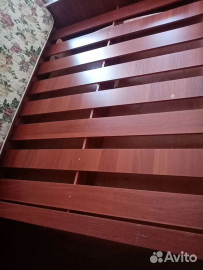 Кровать двухспальная с матрасом 160 200