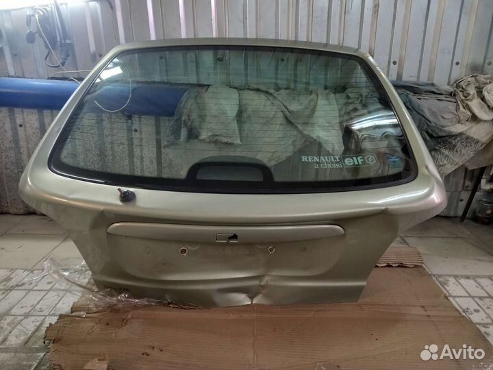 Заднее стекло megane 1