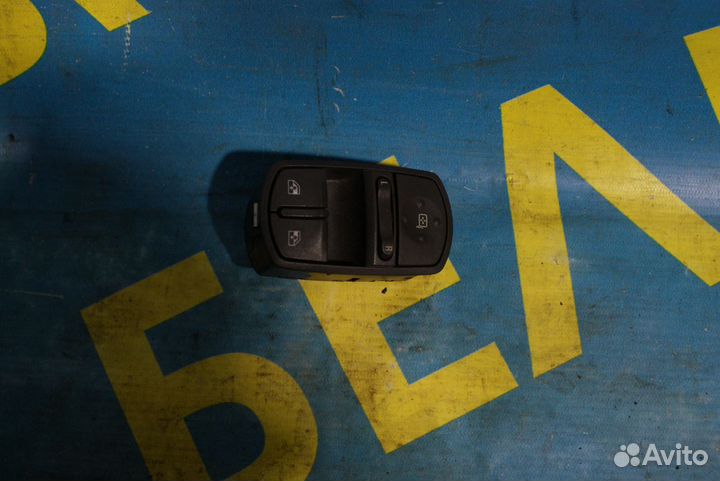 Кнопка стеклоподъемника передняя левая Opel Corsa