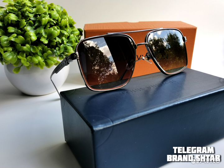 Очки солнцезащитные Louis Vuitton