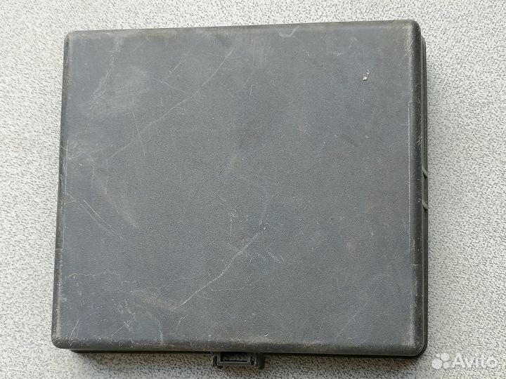 Крышка блока предохранит.Suzuki Grand Vitara 2005