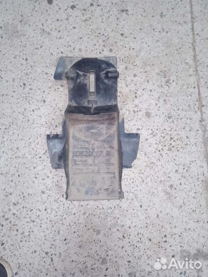 Подкрылок крыло Хонда CBR 250 rr 1991