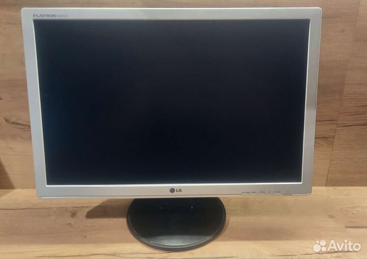 Монитор LG W2242S