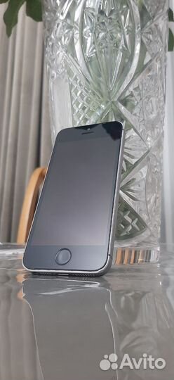 Телефон iPhone SE 2015