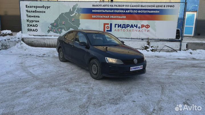 Стекло двери задней левой Volkswagen Jetta (A6) 5C