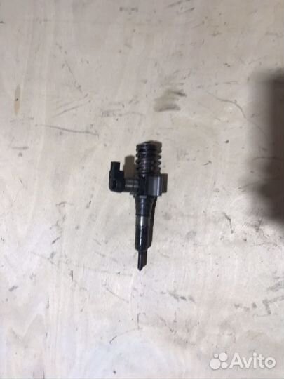 Форсунка топливная дизельная 03G130073T