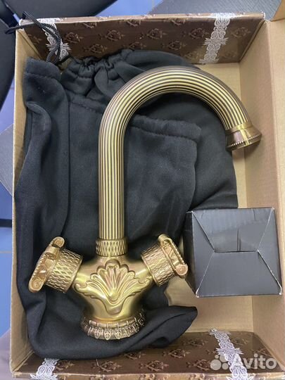 Смеситель для раковины в ванной