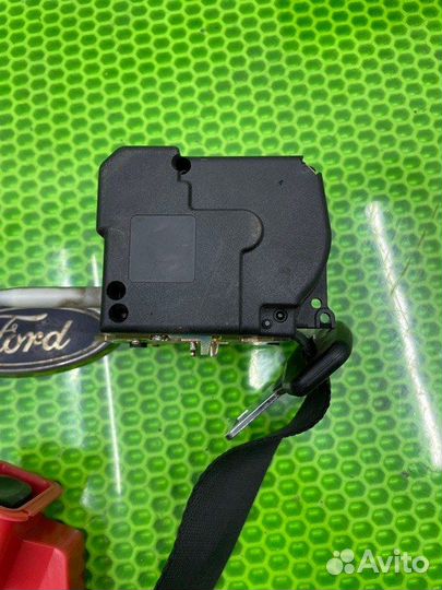 Ремень безопасности задний Ford Focus 1 2004