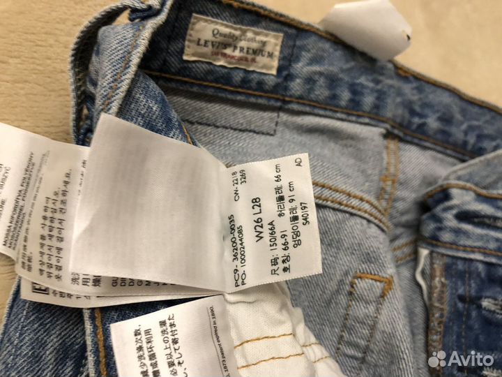 Джинсы Levis