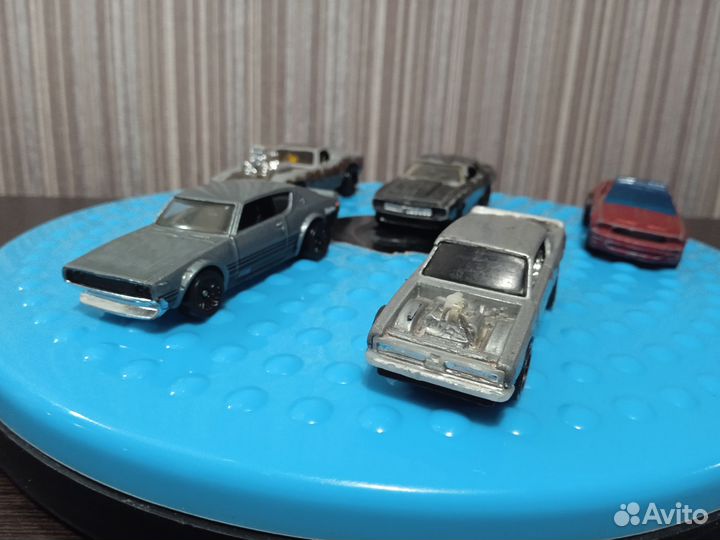 Модель автомобиля 1:64 Лот 2