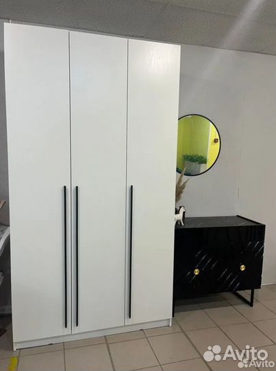 Шкаф распашной 3х дверный новый