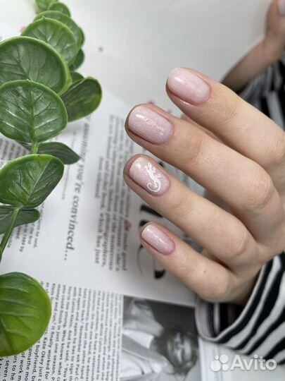 Модель на маникюр