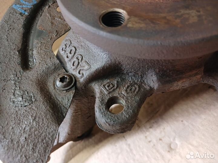 Поворотный кулак левый с ABS Renault Logan 1