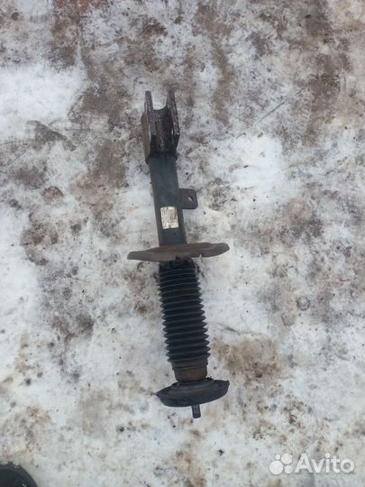 Стойка амортизатора правая peugeot 408