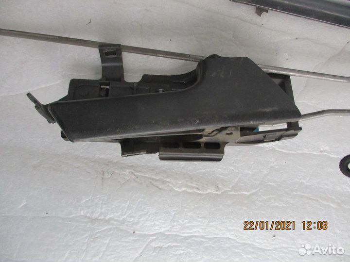 Замок правой задней дверьи шеврале авео хетчбек 08