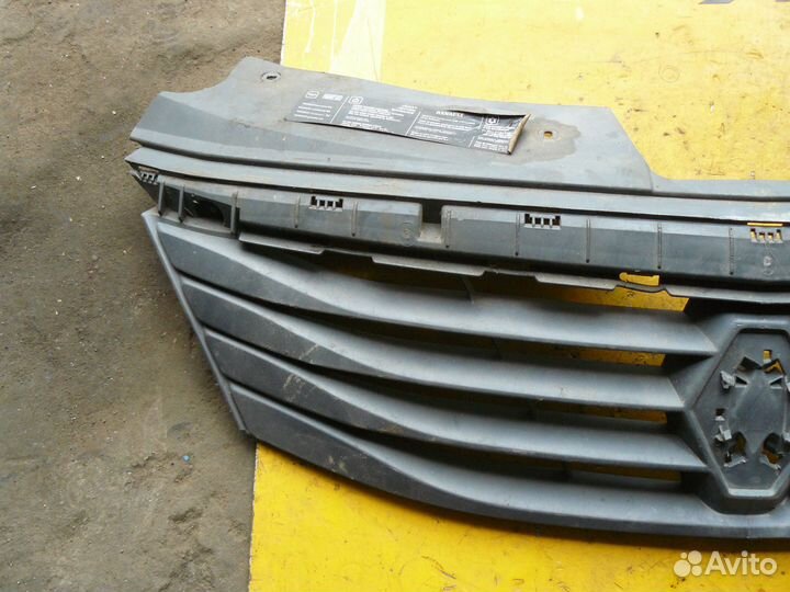 Решетка радиатора для Renault Logan 2012г