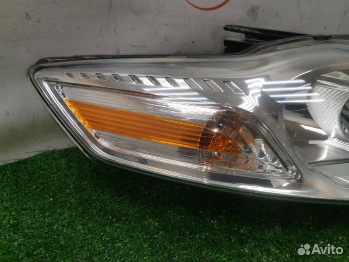 Фара галогеновая передняя правая Ford Mondeo 4