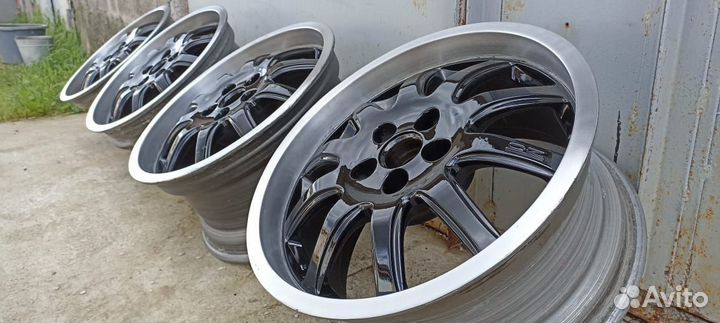 Комплект литых дисков OZ R17 5x114.3