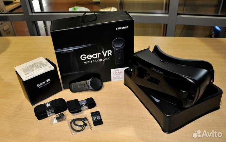 Продам samsung Vr Gear с контроллером в идеале