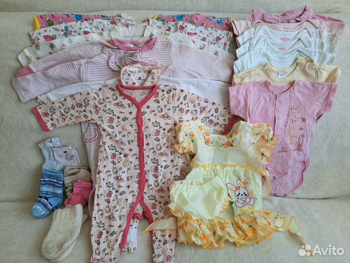 Много детских вещей для девочки с рождения до года