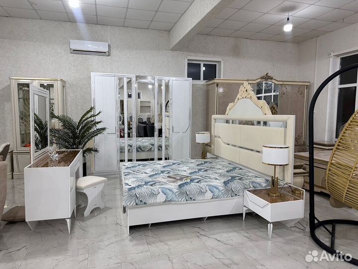 Спальный гарнитур