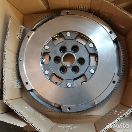 Маховик двухмассовый audi A3/VW bora,golf passat 1