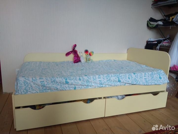 Детская двухуровневая кровать