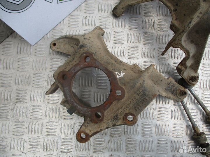 Кулак поворотный задний левый и правый Форд Куга 1