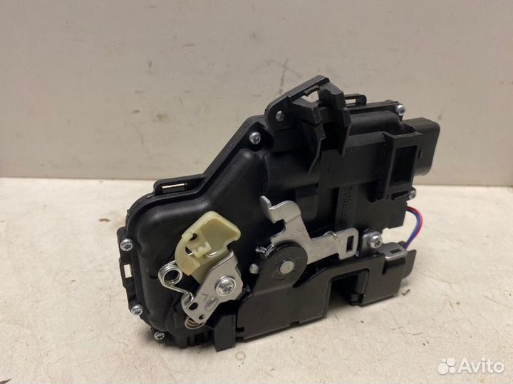Замок двери передней левой Audi A6 C5 1997-2004
